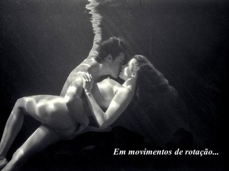 Парень и девушка под водой