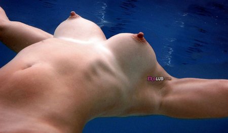 Голые девушки под водой