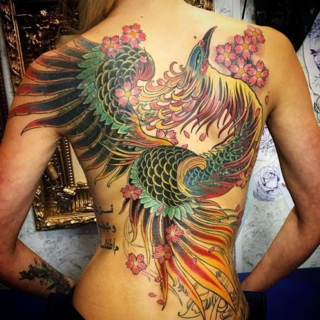 Тату феникса на спине