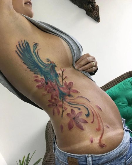 Татуировка феникс на боку