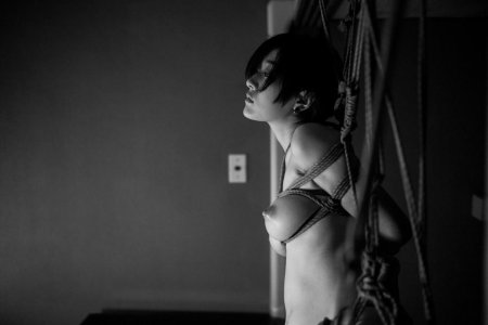 Шибари с маленькой грудью