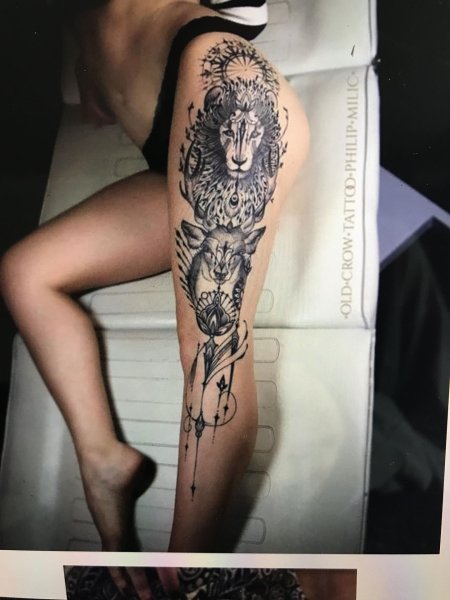 Тату лев на бедре у девушек