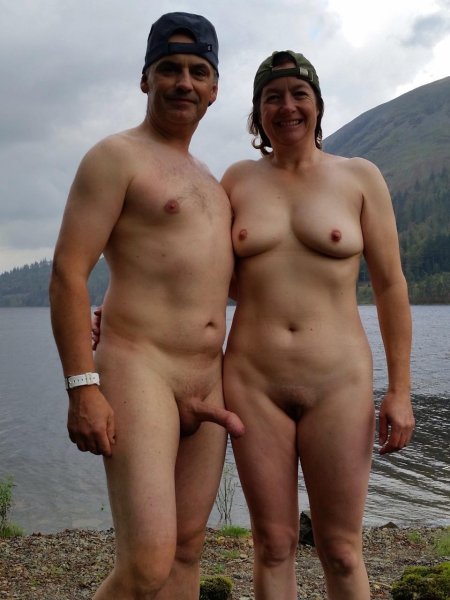 Голые семейные пары на природе