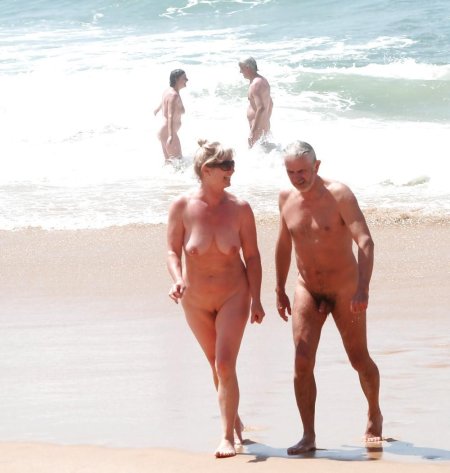 Люди на море