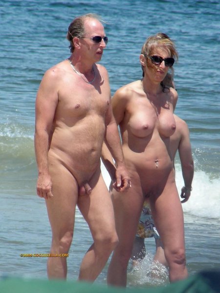 Голые зрелые пары на пляже