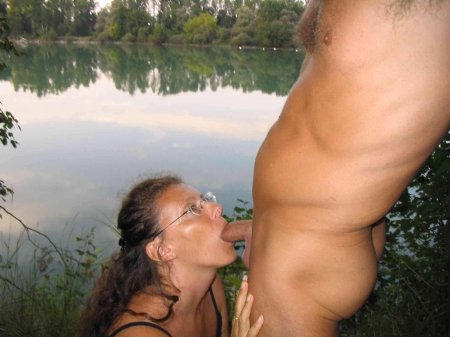 Отсосала на речке.частное