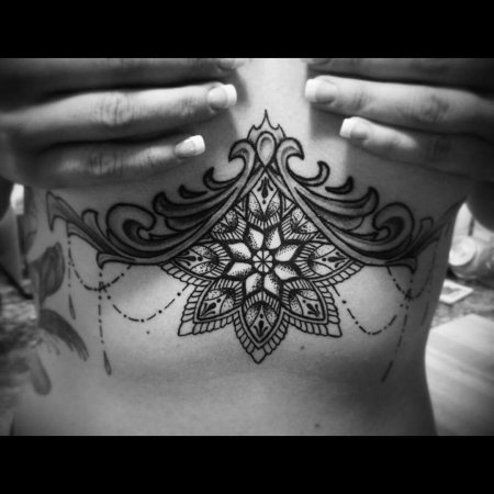 Тату под грудью женские