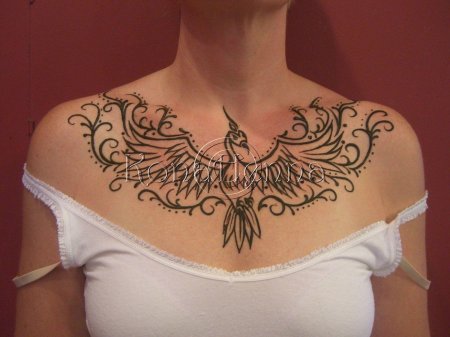 Мехенди на груди