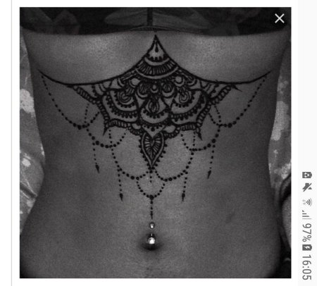 Мехенди под грудью
