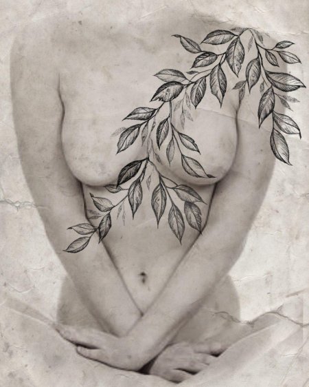 Тату веточка под грудью