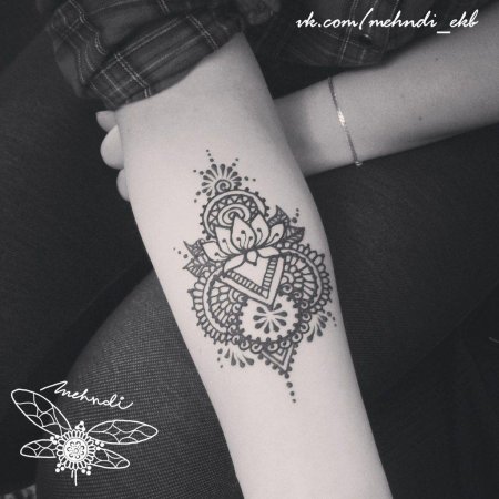 Тату в стиле мехенди