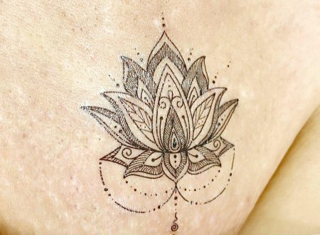 Тату лотос