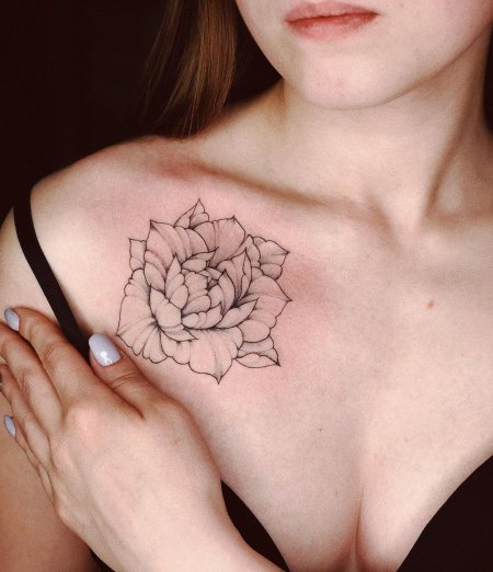Тату лотос на ключице для девушек