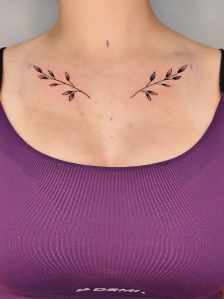 Тату на ключице для девушек веточка