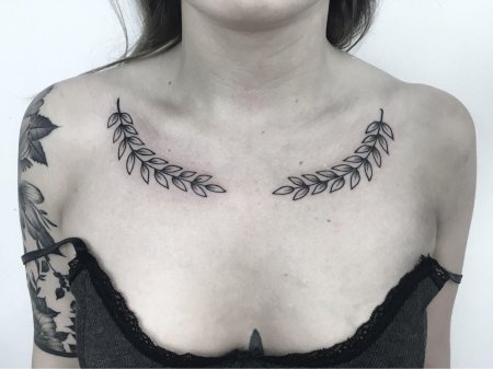 Венки на ключицах тату