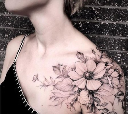 Тату цветы на плече для девушек