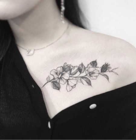 Татуировка на ключице для девушек
