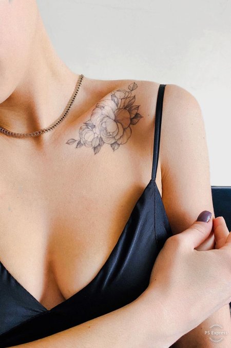 Тату на ключице женская