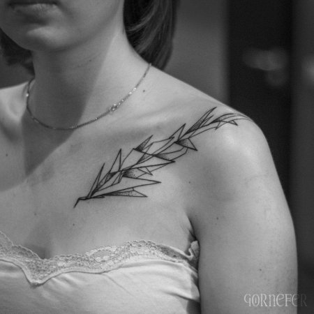 Тату на ключицах женские