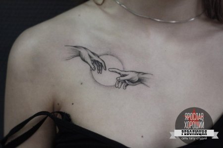 Татуировка для девушки на ключице