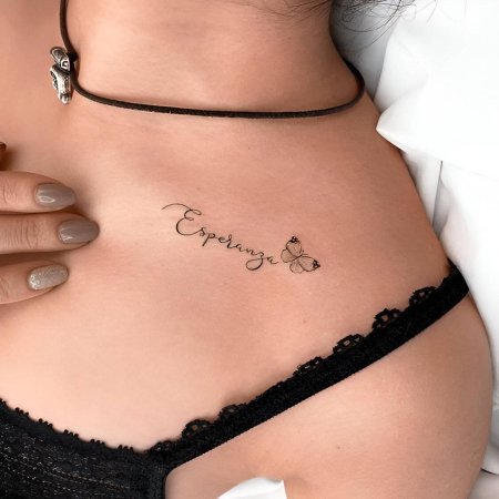 Тату на женском теле маленькие