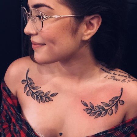 Тату на ключицах женские