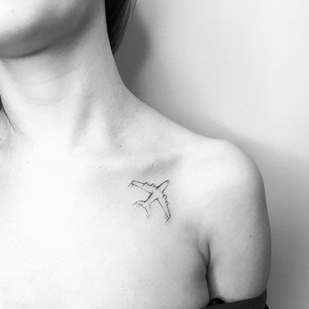 Татуировка для девушки на ключице