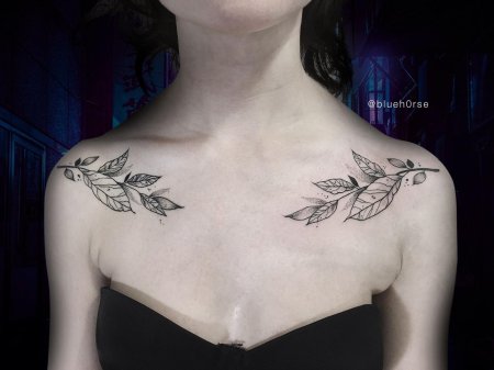 Тату на ключицах