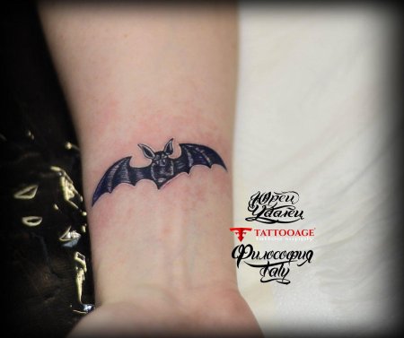 Летучая мышь тату
