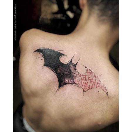 Тату летучая мышь разведка на спине
