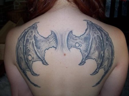 Крылья на спине тату