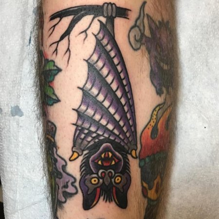 Тату летучая мышь олд скул