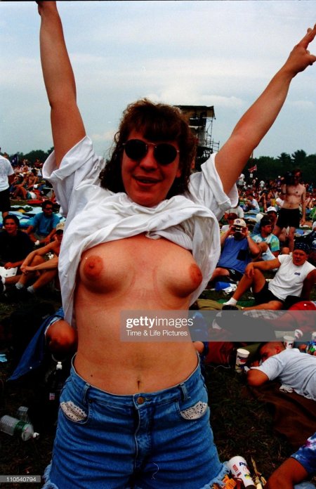 Рок-фестиваля «вудсток» голые