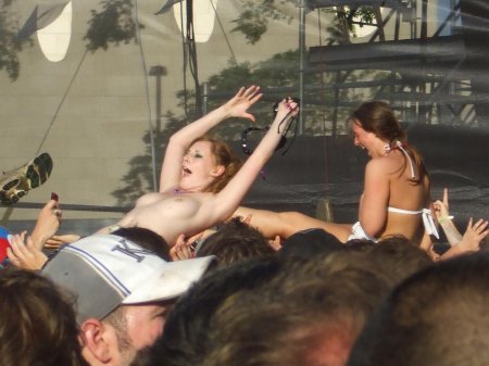 Голые сиськи на рок фестивале