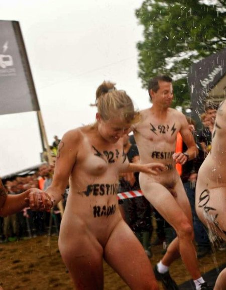 Голые девки на roskilde naked run festival