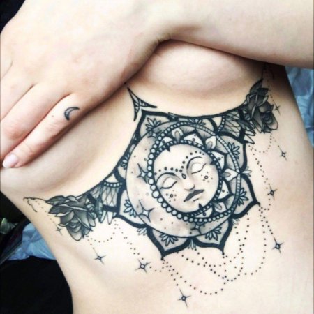 Тату солнце и луна на груди