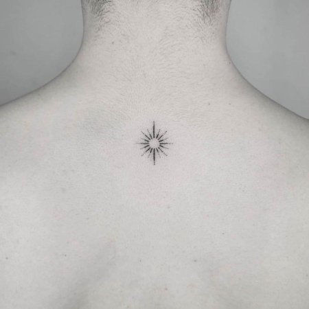 Маленькие татуировки на спине
