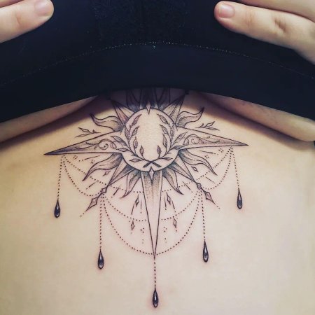 Тату женские под грудью