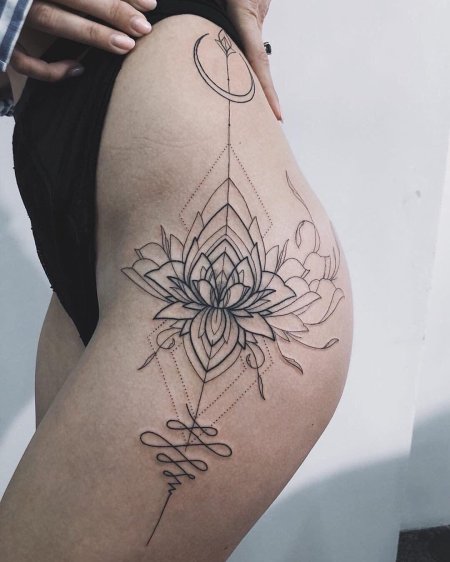 Тату на бедра