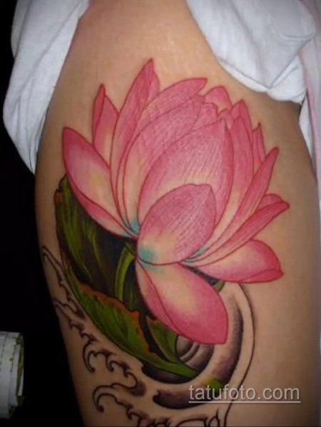 Лотос тату на руке