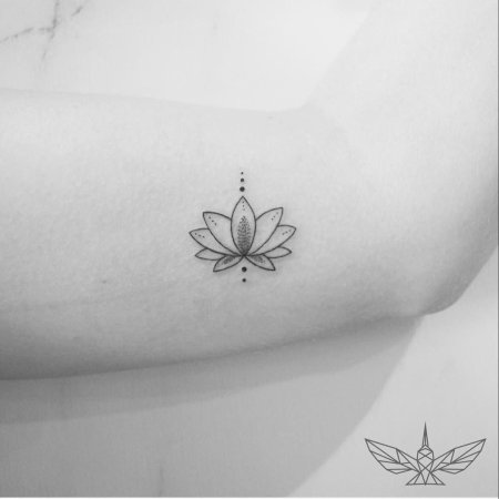 Мини тату лотос