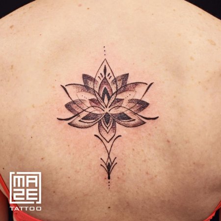 Тату лотос мужская