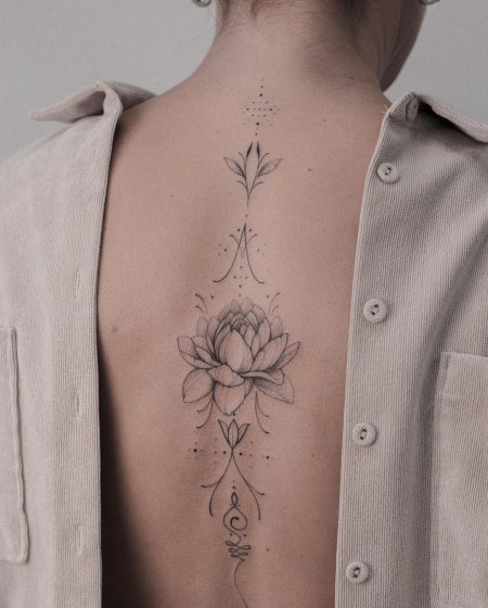 Тату лотос значение для девушек на спине