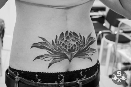 Женские тату на пояснице