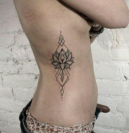 Тату лотос значение для женщин