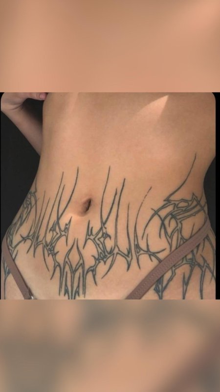 Татуировка на животе женская