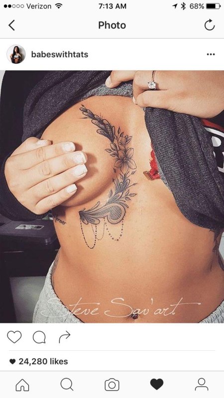 Тату на груди женская