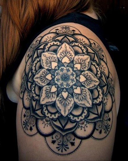 Тату мандала на плече для девушек
