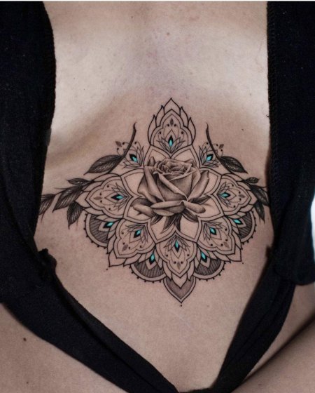 Тату под грудь