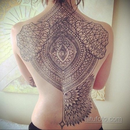 Орнаментал тату на спине женские